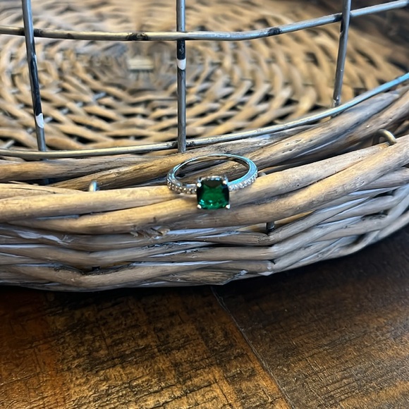 Green Gemstone .925 Silver Filled Ring - Picture 8 of 8